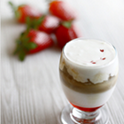 คูล สตรอเบอรรี่ครีม คาเฟ่ ลาเต้